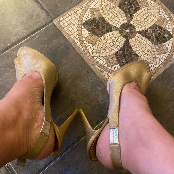 Gold shoe - Picture 8 of 10